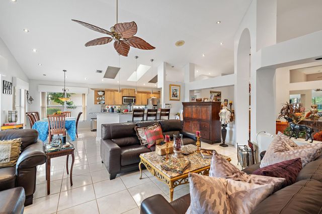 315 Timberwood Court, Palm Beach Gardens, FL 33418