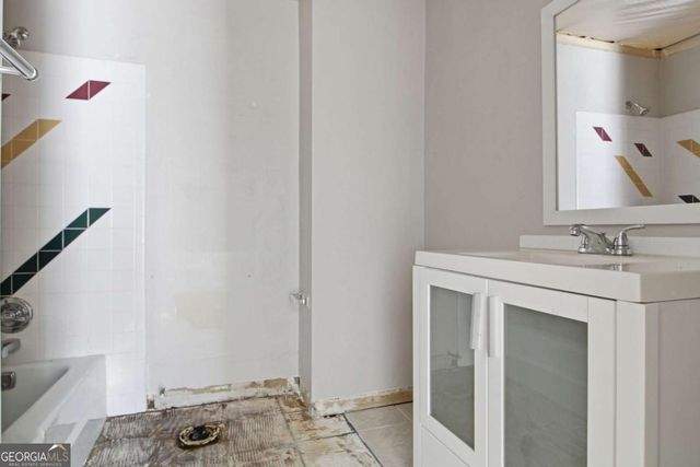 860 Regency Court, Lawrenceville, GA 30044