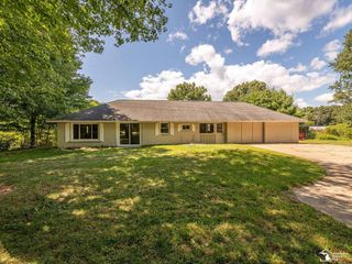 8706 Abbey Road, Jackson, MI 49201