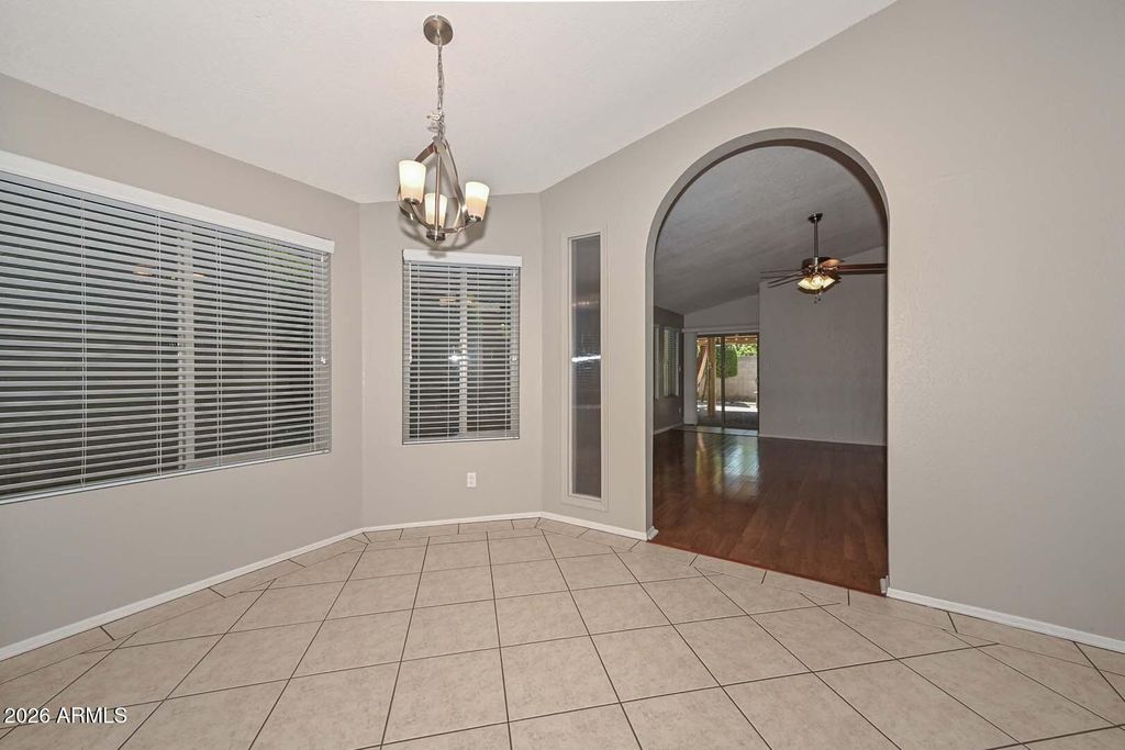 Image 12 of property listing at 3125 E SIESTA Lane, Phoenix, AZ 85050