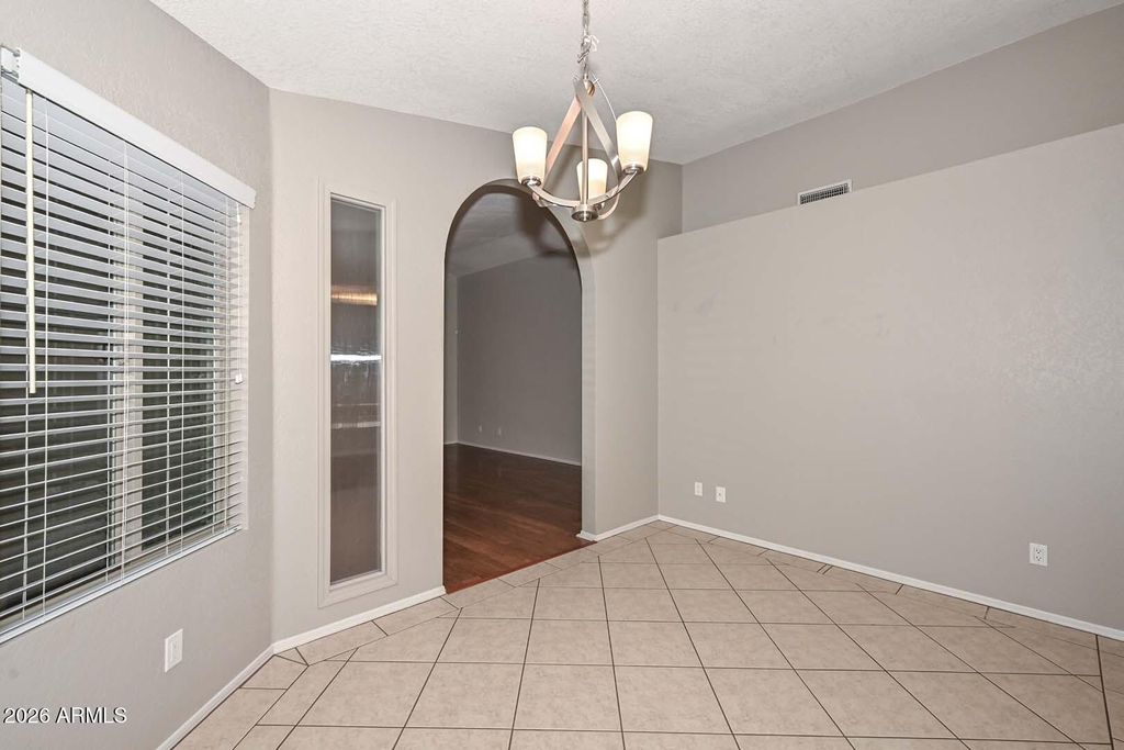 Image 14 of property listing at 3125 E SIESTA Lane, Phoenix, AZ 85050