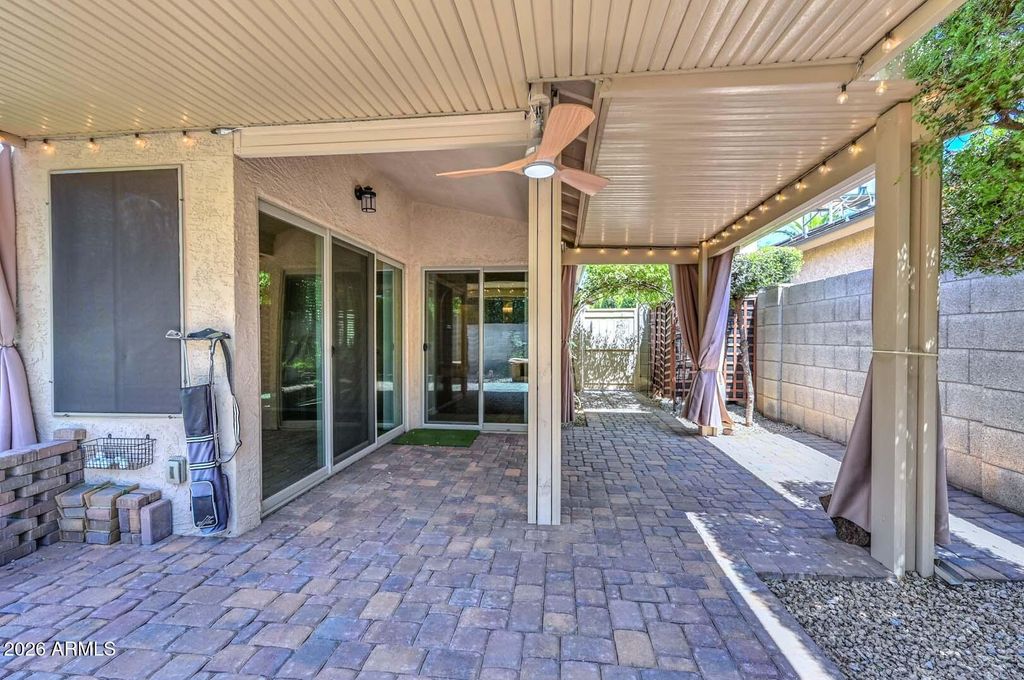 Image 15 of property listing at 3125 E SIESTA Lane, Phoenix, AZ 85050