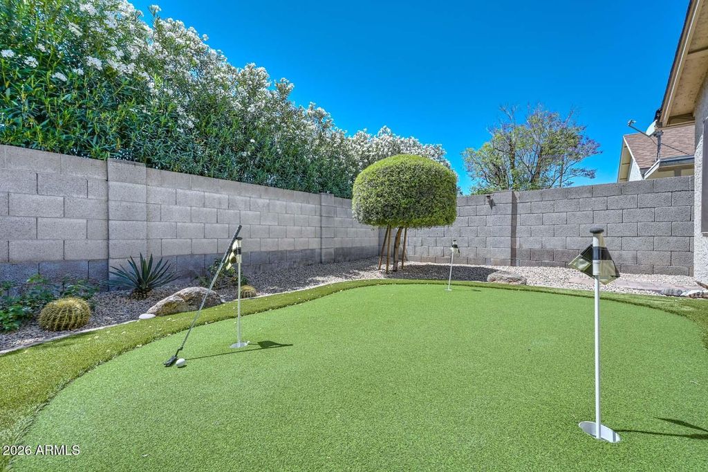 Image 20 of property listing at 3125 E SIESTA Lane, Phoenix, AZ 85050