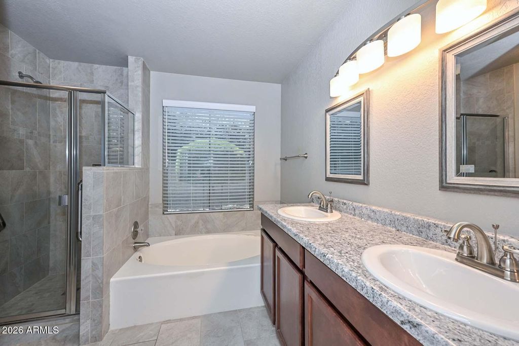 Image 24 of property listing at 3125 E SIESTA Lane, Phoenix, AZ 85050