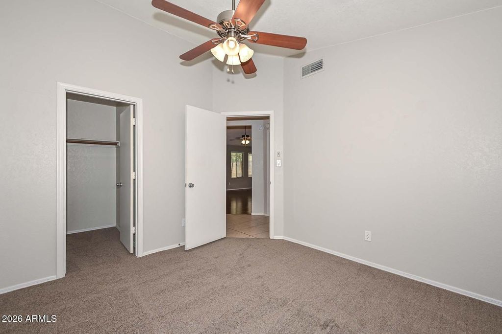 Image 32 of property listing at 3125 E SIESTA Lane, Phoenix, AZ 85050