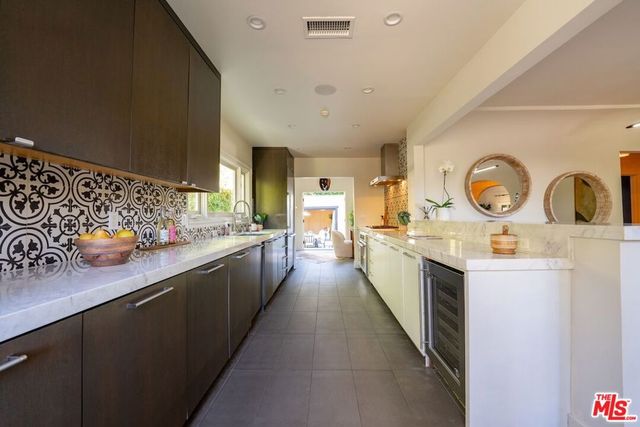 430 N Flores Street, Los Angeles, CA 90048