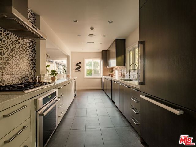 430 N Flores Street, Los Angeles, CA 90048