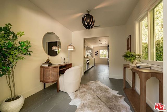 430 N Flores Street, Los Angeles, CA 90048