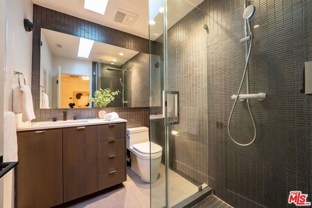 430 N Flores Street, Los Angeles, CA 90048