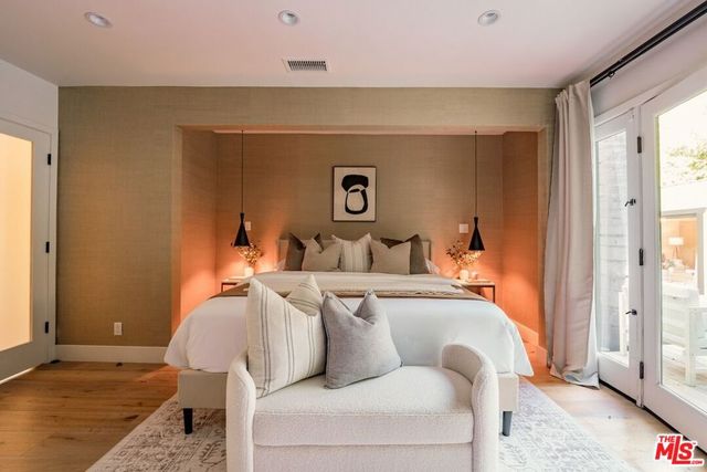 430 N Flores Street, Los Angeles, CA 90048