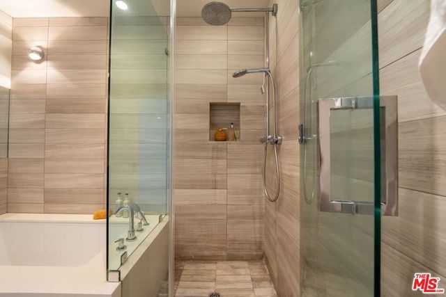 430 N Flores Street, Los Angeles, CA 90048