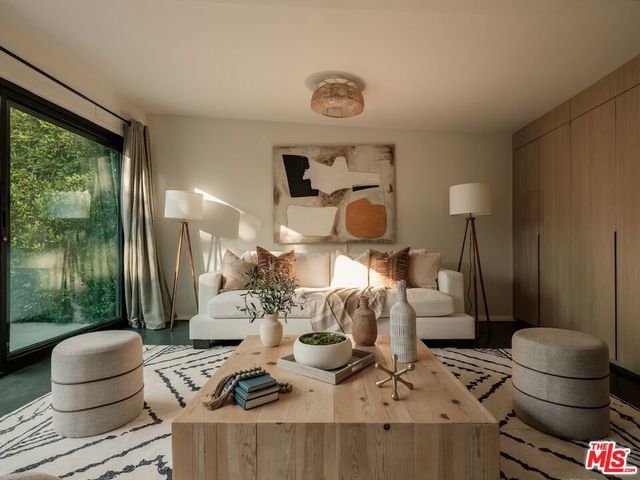 430 N Flores Street, Los Angeles, CA 90048