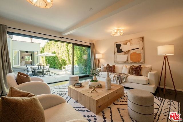 430 N Flores Street, Los Angeles, CA 90048