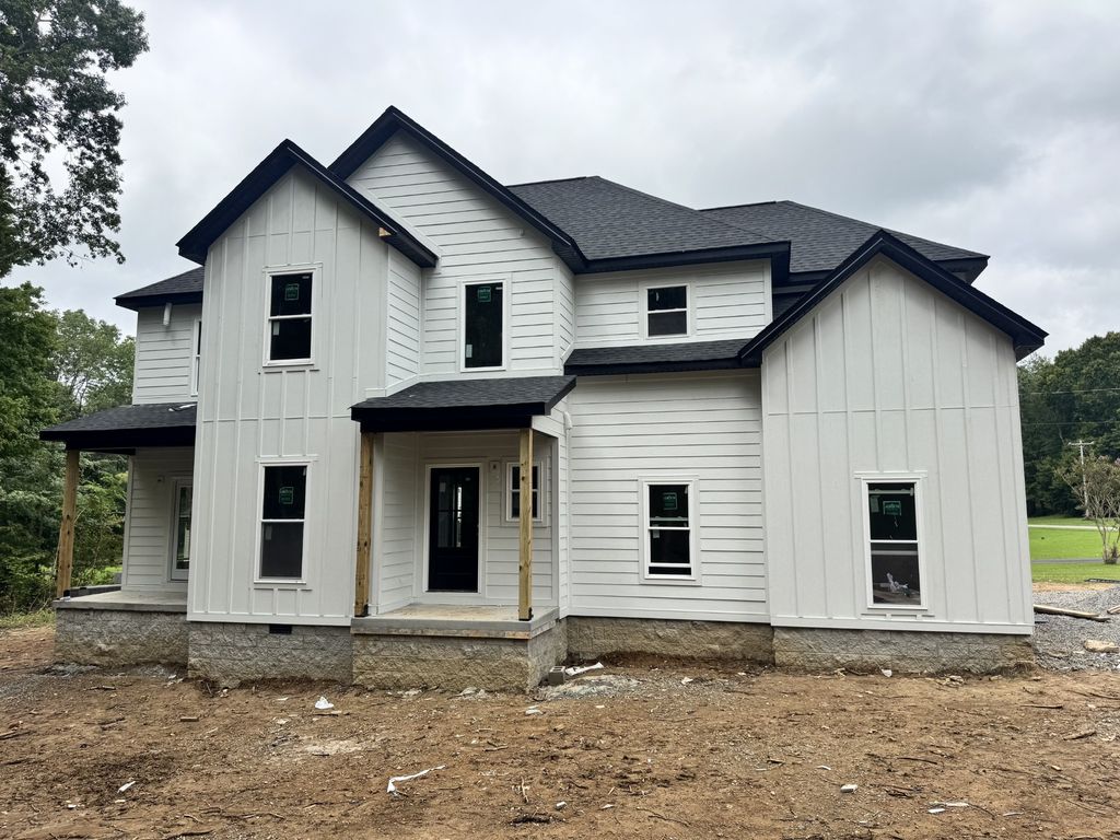 105 Contrary Rd, Burns, TN 37029
