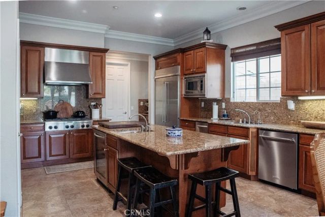 6029 Lily Rock Dr, Fontana, CA 92336