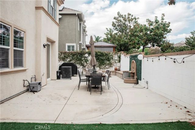 6029 Lily Rock Dr, Fontana, CA 92336