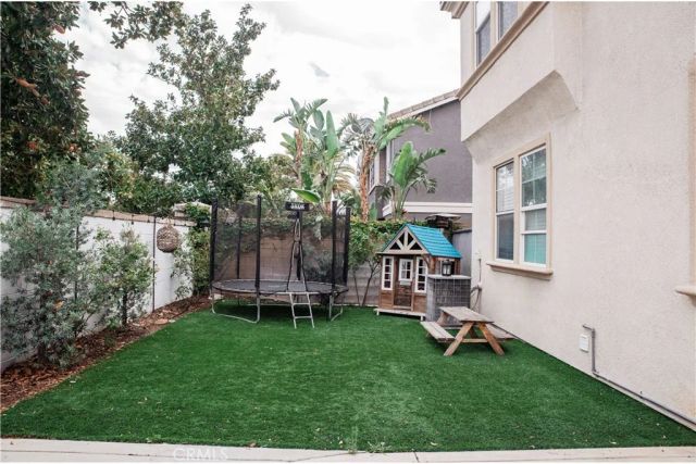 6029 Lily Rock Dr, Fontana, CA 92336