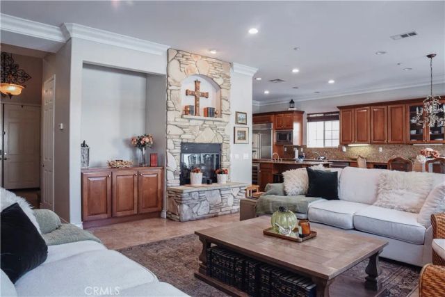 6029 Lily Rock Dr, Fontana, CA 92336
