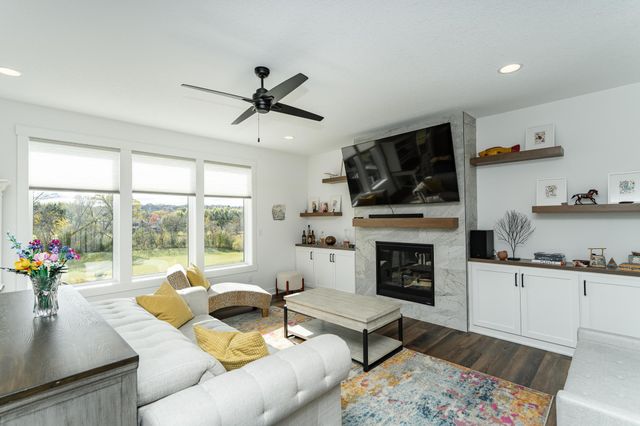 1870 Hadley Hills Drive NE, Rochester, MN 55906