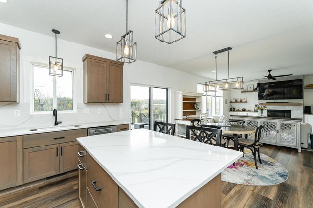 1870 Hadley Hills Drive NE, Rochester, MN 55906