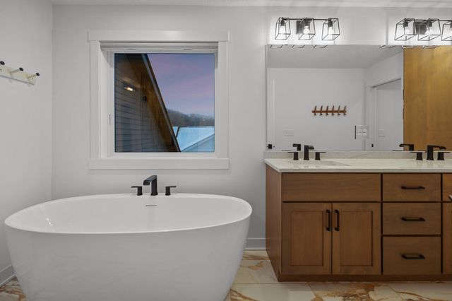 1870 Hadley Hills Drive NE, Rochester, MN 55906