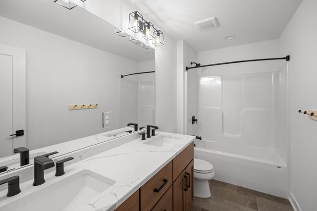 1870 Hadley Hills Drive NE, Rochester, MN 55906