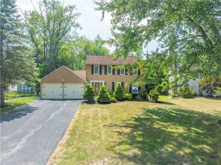 7655 Doubletree Circle, Clay, NY 13212