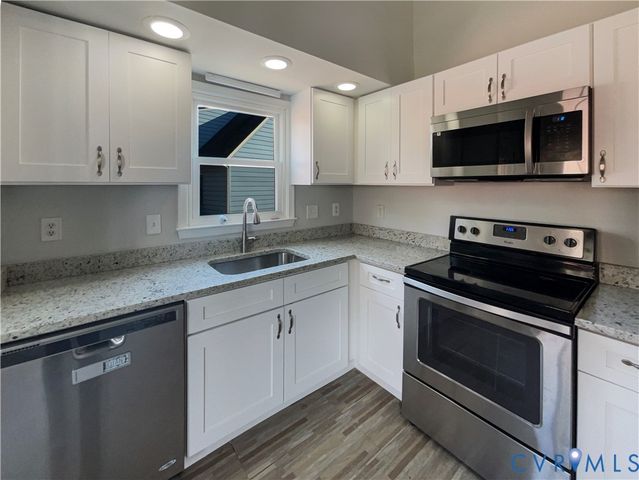 2924 Sand Hills Dr, Chester, VA 23831