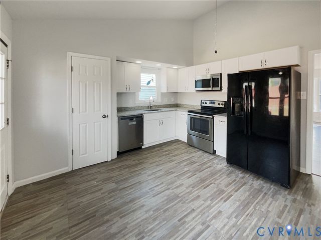 2924 Sand Hills Dr, Chester, VA 23831