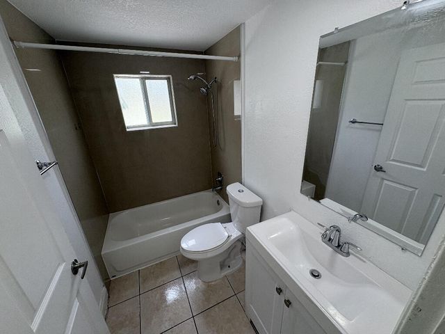 4271 NW 5TH Street 128, Plantation, FL 33317
