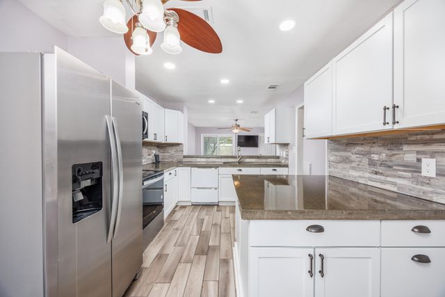 439 Waterway Lane, Fort Walton Beach, FL 32547