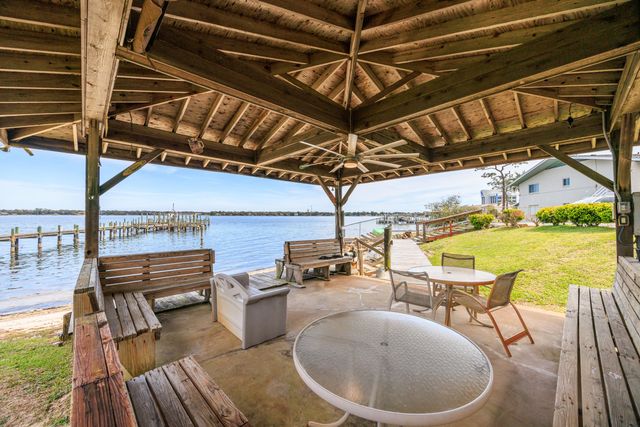 439 Waterway Lane, Fort Walton Beach, FL 32547