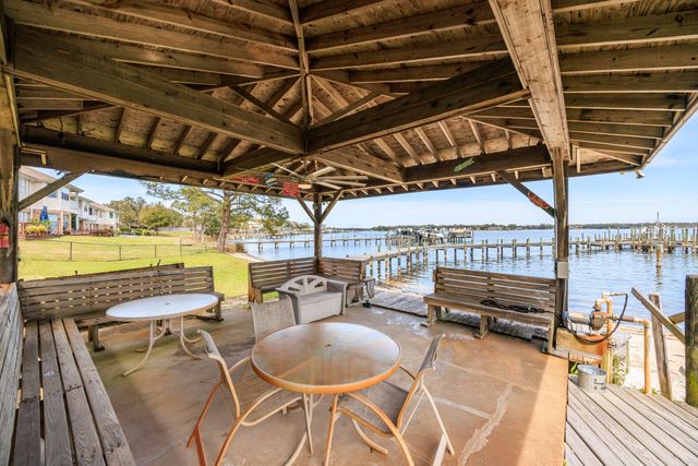 439 Waterway Lane, Fort Walton Beach, FL 32547