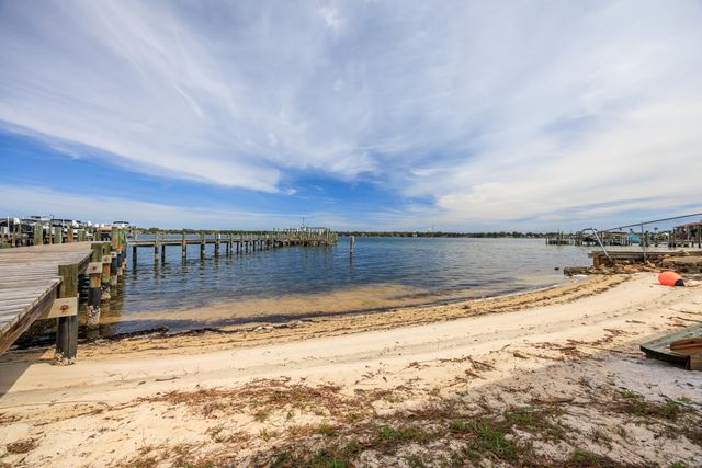 439 Waterway Lane, Fort Walton Beach, FL 32547