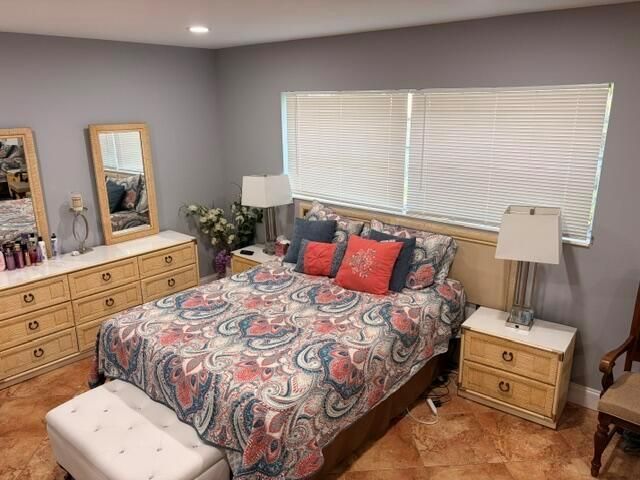 5103 NW 35th Street 401, Lauderdale Lakes, FL 33319