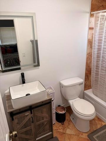 5103 NW 35th Street 401, Lauderdale Lakes, FL 33319