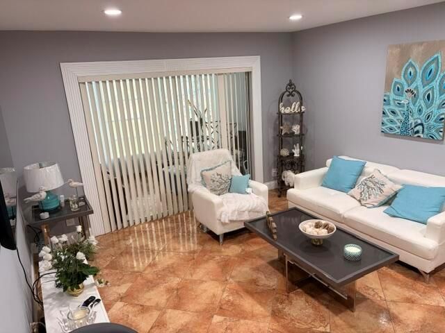 5103 NW 35th Street 401, Lauderdale Lakes, FL 33319