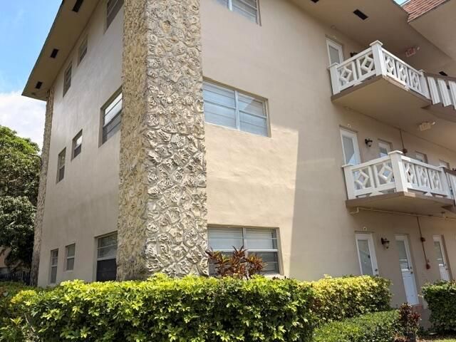 5103 NW 35th Street 401, Lauderdale Lakes, FL 33319