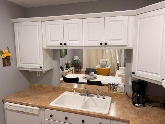 5103 NW 35th Street 401, Lauderdale Lakes, FL 33319