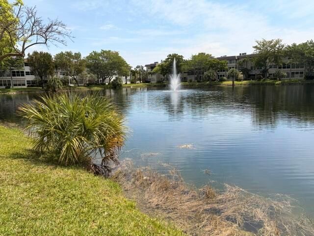 5103 NW 35th Street 401, Lauderdale Lakes, FL 33319