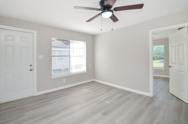 6010 Collingsworth 2, Houston, TX 77026