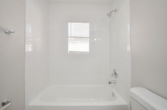 6010 Collingsworth 2, Houston, TX 77026