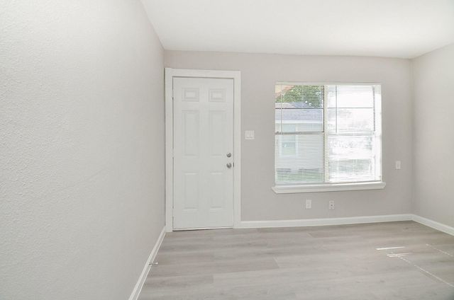 6010 Collingsworth 2, Houston, TX 77026