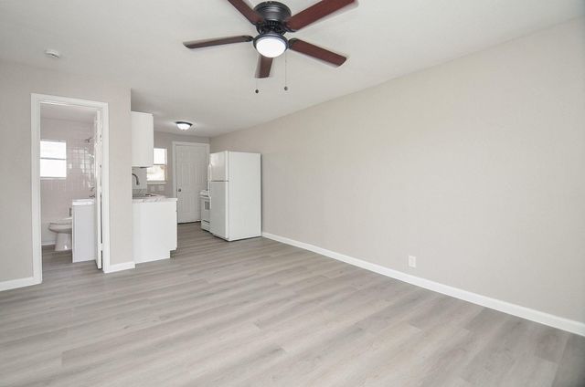 6010 Collingsworth 2, Houston, TX 77026