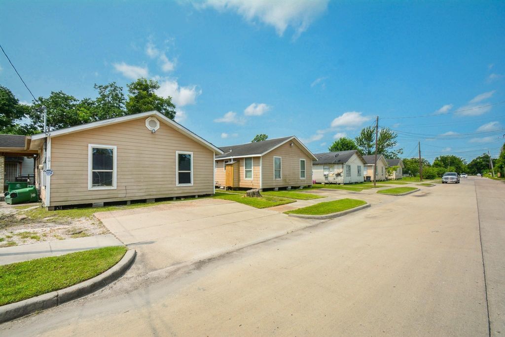 6010 Collingsworth 2, Houston, TX 77026