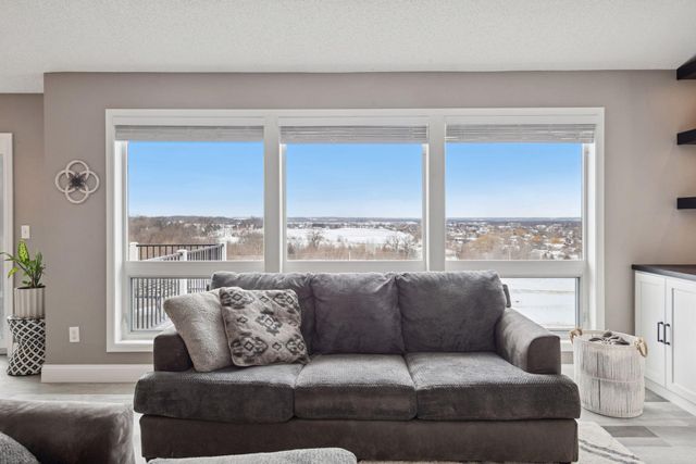 932 Farmers Ridge Trail, Belle Plaine, MN 56011