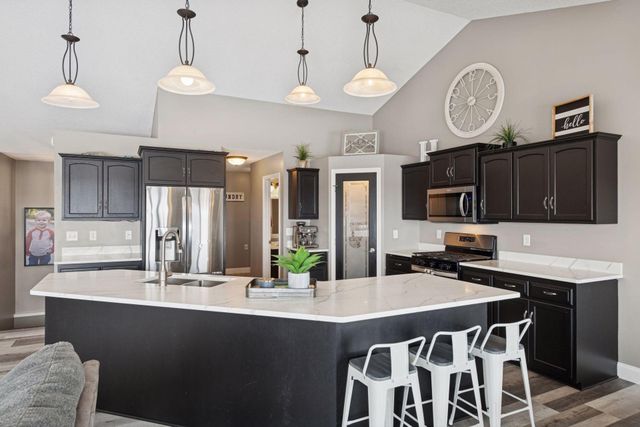 932 Farmers Ridge Trail, Belle Plaine, MN 56011