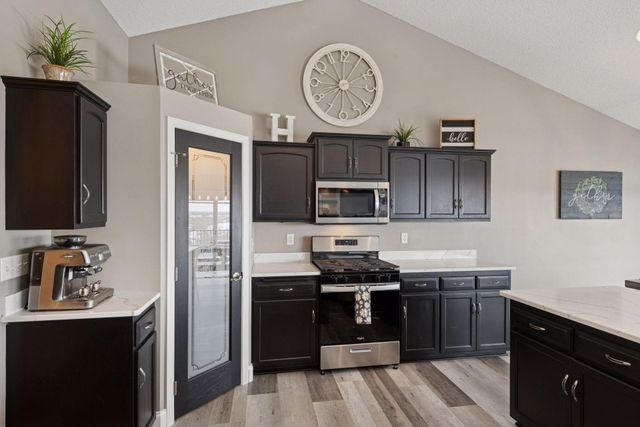 932 Farmers Ridge Trail, Belle Plaine, MN 56011