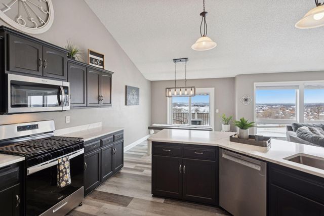 932 Farmers Ridge Trail, Belle Plaine, MN 56011