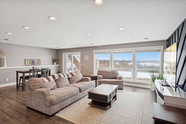 932 Farmers Ridge Trail, Belle Plaine, MN 56011